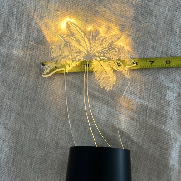 Color changing palm tree decoration - Picture 4 of 4